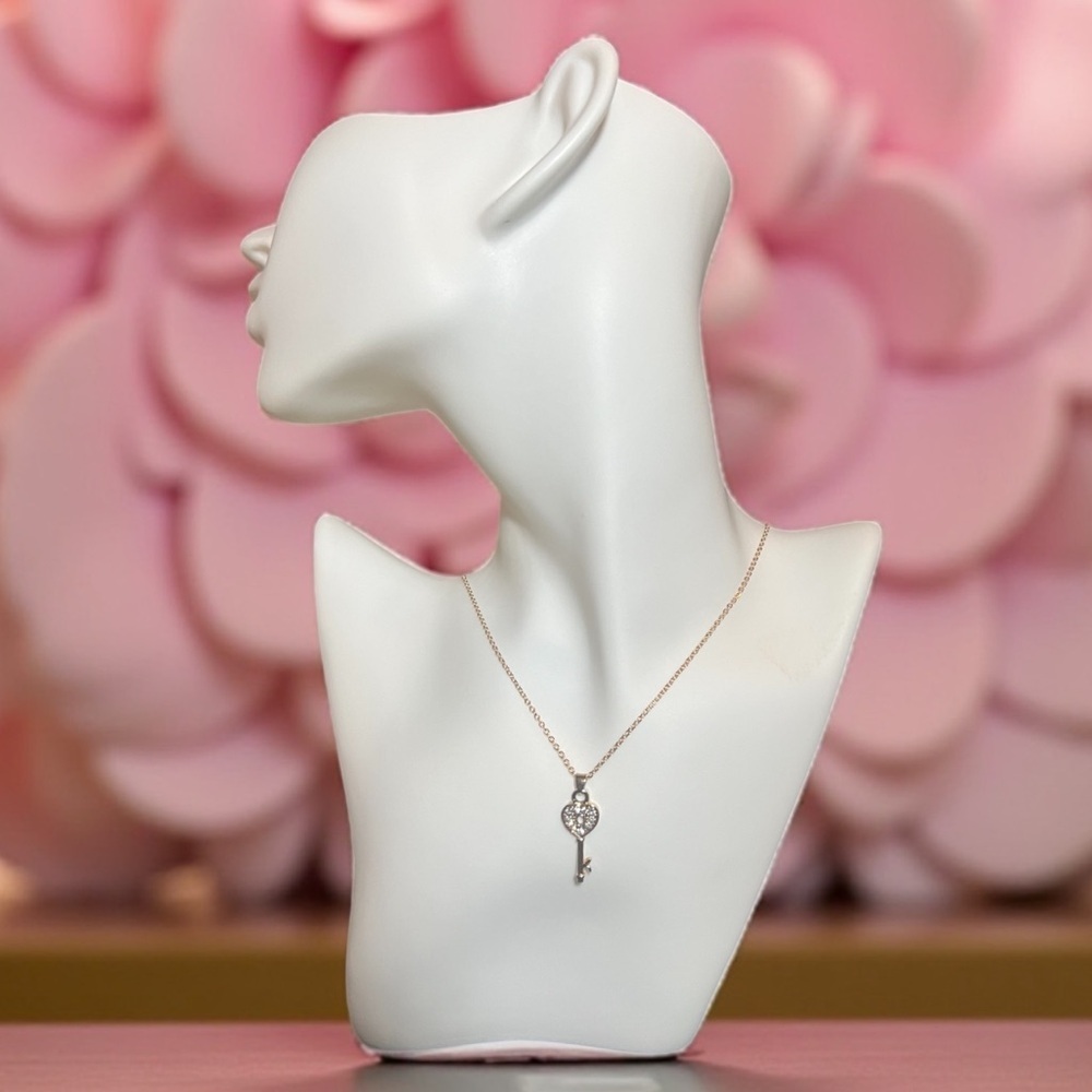 Elegant Gold Key Pendant Necklace - NWOT